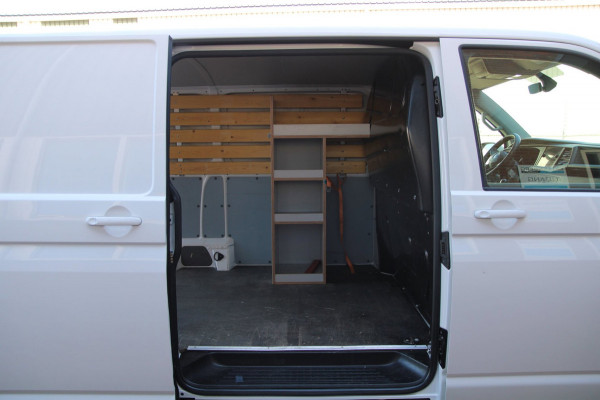 Volkswagen Transporter 2.0 TDI L2H1 150PK Comfortline / Trekhaak / App connect / 3 zits