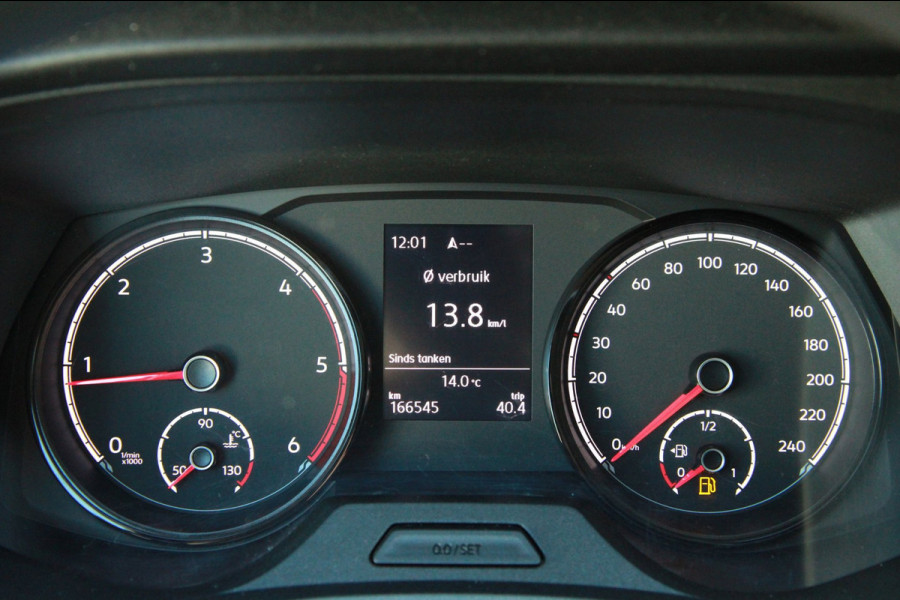 Volkswagen Transporter 2.0 TDI L2H1 150PK Comfortline / Trekhaak / App connect / 3 zits