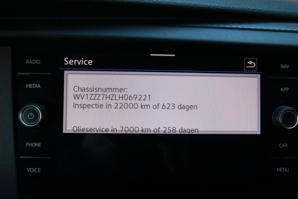Volkswagen Transporter 2.0 TDI L2H1 150PK Comfortline / Trekhaak / App connect / 3 zits