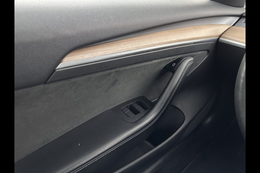 Tesla Model 3 Standard RWD Plus 60 kWh (⚠️electric motor makes a scraping noise ⚠️) [ 3-Fase-11kW ] {SOH-88%]  (INCL-BTW) Aut. *PANO | AUTOPILOT | LEATHER | KEYLESS | FULL-LED | MEMORY-PACK | TOPVIEW | DAB | CARPLAY | DIGI-COCKPIT | LANE-ASSIST | COMFORTSEATS | 19"ALU*