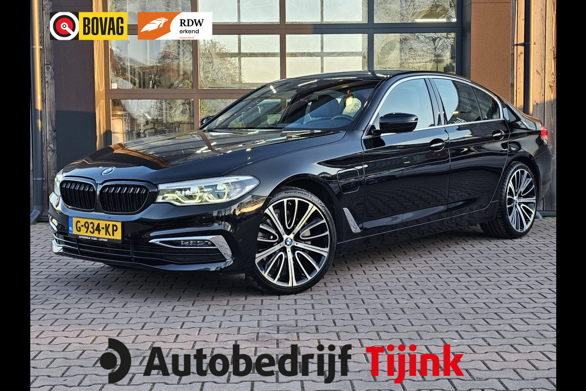 BMW 5 Serie 530e iPerformance eDrive Edition | LED | Trekhaak | Stoelverwarming | Park Assist | Leder | M-Sport stuur | LMV 20" | Zwarte hemel |