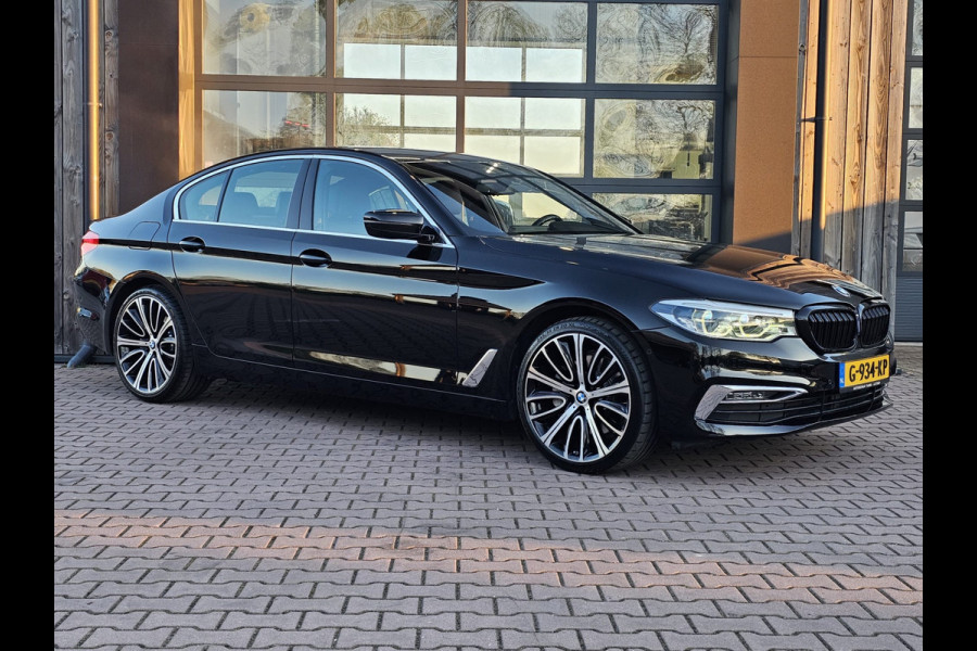 BMW 5 Serie 530e iPerformance eDrive Edition | LED | Trekhaak | Stoelverwarming | Park Assist | Leder | M-Sport stuur | LMV 20" | Zwarte hemel |