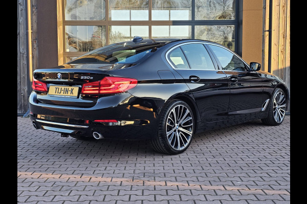 BMW 5 Serie 530e iPerformance eDrive Edition | LED | Trekhaak | Stoelverwarming | Park Assist | Leder | M-Sport stuur | LMV 20" | Zwarte hemel |