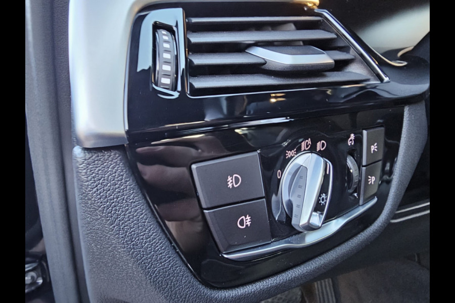 BMW 5 Serie 530e iPerformance eDrive Edition | LED | Trekhaak | Stoelverwarming | Park Assist | Leder | M-Sport stuur | LMV 20" | Zwarte hemel |