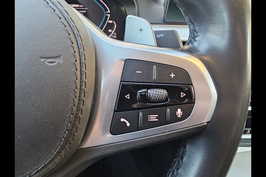 BMW 5 Serie 530e iPerformance eDrive Edition | LED | Trekhaak | Stoelverwarming | Park Assist | Leder | M-Sport stuur | LMV 20" | Zwarte hemel |