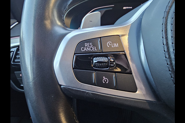 BMW 5 Serie 530e iPerformance eDrive Edition | LED | Trekhaak | Stoelverwarming | Park Assist | Leder | M-Sport stuur | LMV 20" | Zwarte hemel |