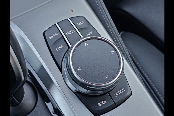 BMW 5 Serie 530e iPerformance eDrive Edition | LED | Trekhaak | Stoelverwarming | Park Assist | Leder | M-Sport stuur | LMV 20" | Zwarte hemel |