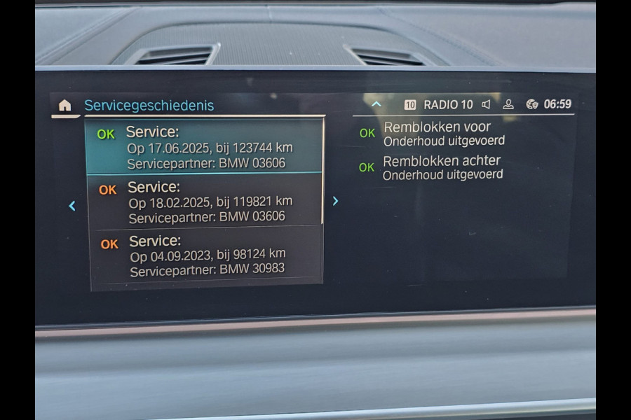 BMW 5 Serie 530e iPerformance eDrive Edition | LED | Trekhaak | Stoelverwarming | Park Assist | Leder | M-Sport stuur | LMV 20" | Zwarte hemel |