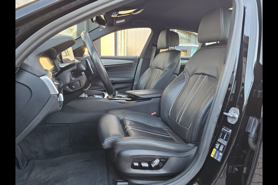 BMW 5 Serie 530e iPerformance eDrive Edition | LED | Trekhaak | Stoelverwarming | Park Assist | Leder | M-Sport stuur | LMV 20" | Zwarte hemel |