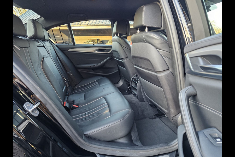 BMW 5 Serie 530e iPerformance eDrive Edition | LED | Trekhaak | Stoelverwarming | Park Assist | Leder | M-Sport stuur | LMV 20" | Zwarte hemel |