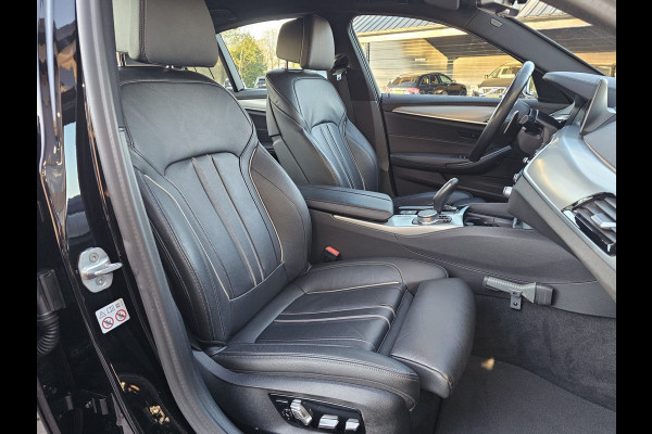 BMW 5 Serie 530e iPerformance eDrive Edition | LED | Trekhaak | Stoelverwarming | Park Assist | Leder | M-Sport stuur | LMV 20" | Zwarte hemel |