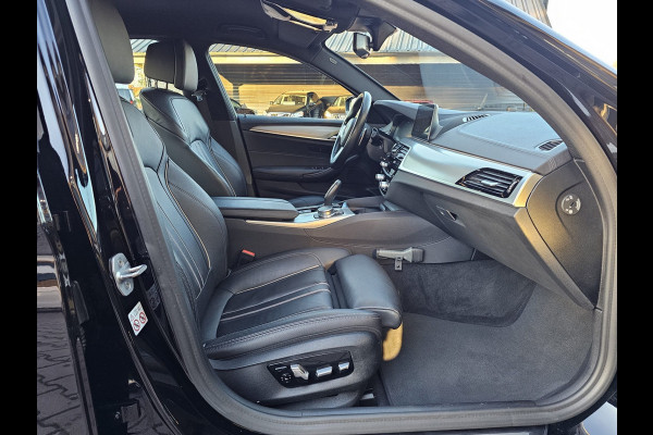 BMW 5 Serie 530e iPerformance eDrive Edition | LED | Trekhaak | Stoelverwarming | Park Assist | Leder | M-Sport stuur | LMV 20" | Zwarte hemel |