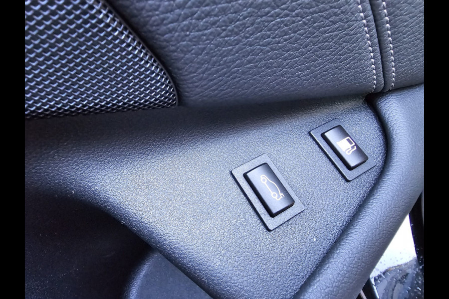 BMW 5 Serie 530e iPerformance eDrive Edition | LED | Trekhaak | Stoelverwarming | Park Assist | Leder | M-Sport stuur | LMV 20" | Zwarte hemel |