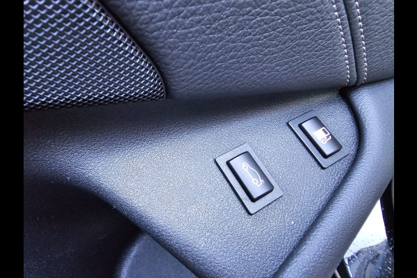 BMW 5 Serie 530e iPerformance eDrive Edition | LED | Trekhaak | Stoelverwarming | Park Assist | Leder | M-Sport stuur | LMV 20" | Zwarte hemel |