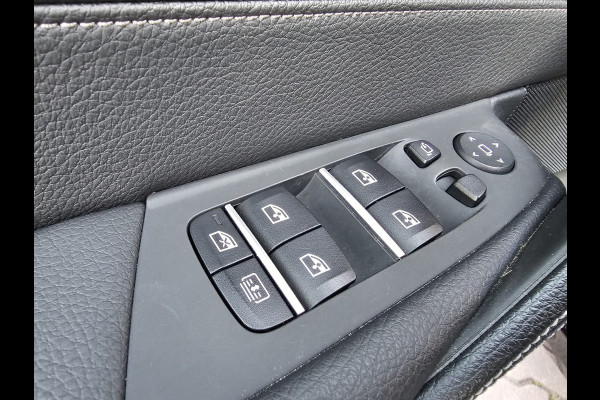 BMW 5 Serie 530e iPerformance eDrive Edition | LED | Trekhaak | Stoelverwarming | Park Assist | Leder | M-Sport stuur | LMV 20" | Zwarte hemel |