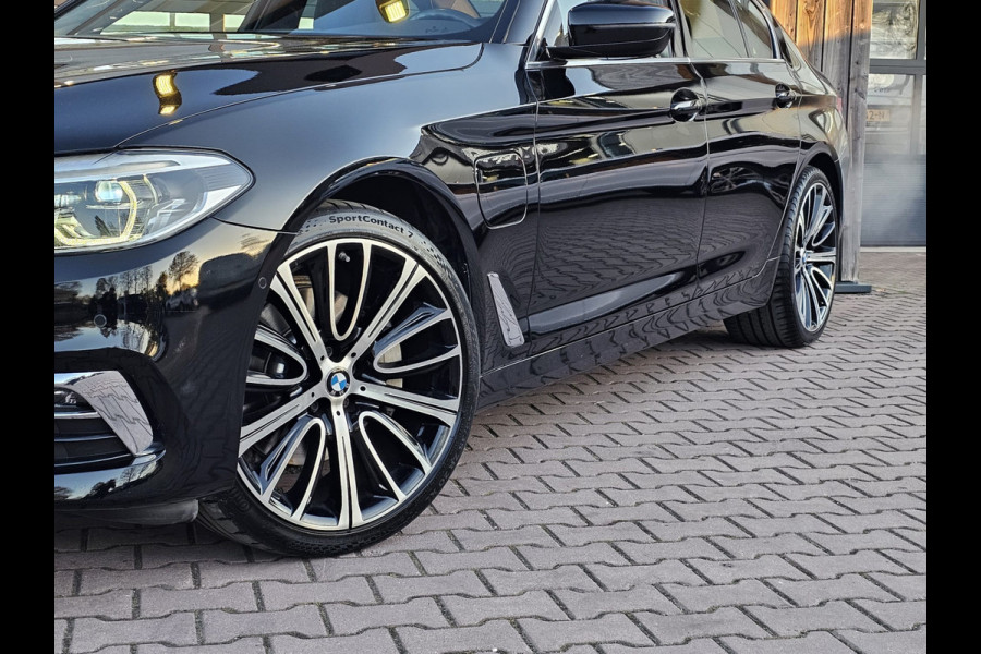 BMW 5 Serie 530e iPerformance eDrive Edition | LED | Trekhaak | Stoelverwarming | Park Assist | Leder | M-Sport stuur | LMV 20" | Zwarte hemel |