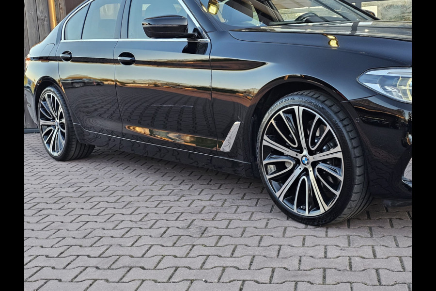 BMW 5 Serie 530e iPerformance eDrive Edition | LED | Trekhaak | Stoelverwarming | Park Assist | Leder | M-Sport stuur | LMV 20" | Zwarte hemel |