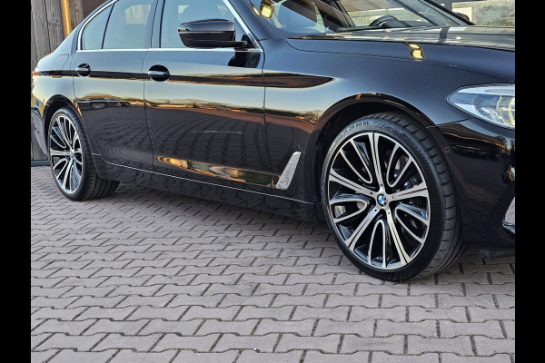 BMW 5 Serie 530e iPerformance eDrive Edition | LED | Trekhaak | Stoelverwarming | Park Assist | Leder | M-Sport stuur | LMV 20" | Zwarte hemel |