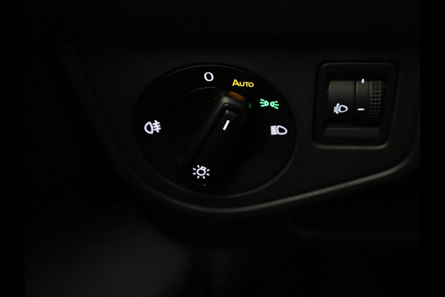 Volkswagen Taigo Life Edition 1.0 TSI 95 PK 5 versn. Hand | Climatronic | Trekhaak | Stoelverwarming | Camera |