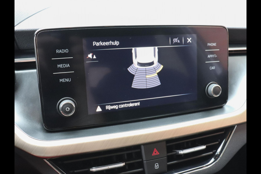 Škoda Kamiq 1.0 TSI 110pk DSG Style Navigatie Apple Carplay/Android Auto Adaptive Cruise control Parkeer sensoren Lichtmetalen Velgen