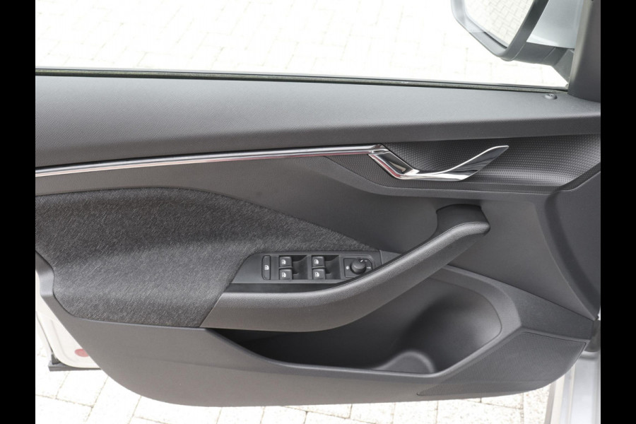 Škoda Kamiq 1.0 TSI 110pk DSG Style Navigatie Apple Carplay/Android Auto Adaptive Cruise control Parkeer sensoren Lichtmetalen Velgen