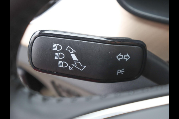Škoda Kamiq 1.0 TSI 110pk DSG Style Navigatie Apple Carplay/Android Auto Adaptive Cruise control Parkeer sensoren Lichtmetalen Velgen