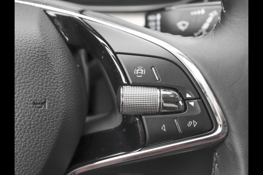 Škoda Kamiq 1.0 TSI 110pk DSG Style Navigatie Apple Carplay/Android Auto Adaptive Cruise control Parkeer sensoren Lichtmetalen Velgen