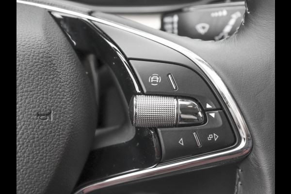 Škoda Kamiq 1.0 TSI 110pk DSG Style Navigatie Apple Carplay/Android Auto Adaptive Cruise control Parkeer sensoren Lichtmetalen Velgen