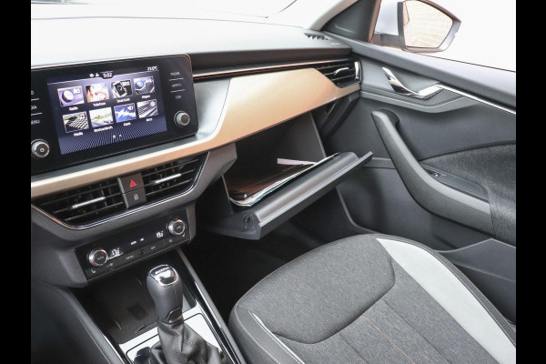 Škoda Kamiq 1.0 TSI 110pk DSG Style Navigatie Apple Carplay/Android Auto Adaptive Cruise control Parkeer sensoren Lichtmetalen Velgen