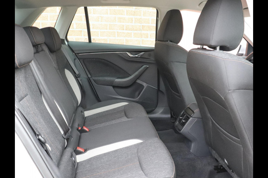 Škoda Kamiq 1.0 TSI 110pk DSG Style Navigatie Apple Carplay/Android Auto Adaptive Cruise control Parkeer sensoren Lichtmetalen Velgen