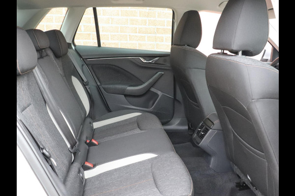 Škoda Kamiq 1.0 TSI 110pk DSG Style Navigatie Apple Carplay/Android Auto Adaptive Cruise control Parkeer sensoren Lichtmetalen Velgen