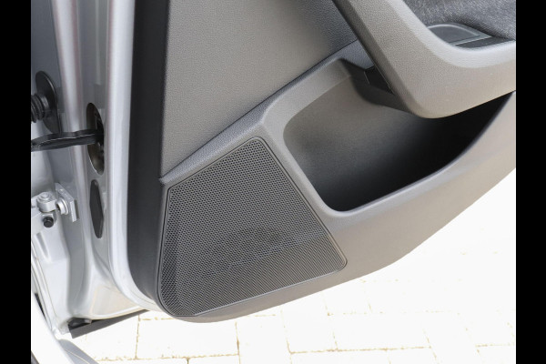 Škoda Kamiq 1.0 TSI 110pk DSG Style Navigatie Apple Carplay/Android Auto Adaptive Cruise control Parkeer sensoren Lichtmetalen Velgen