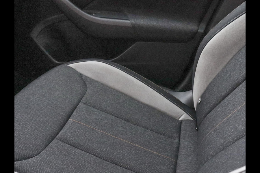 Škoda Kamiq 1.0 TSI 110pk DSG Style Navigatie Apple Carplay/Android Auto Adaptive Cruise control Parkeer sensoren Lichtmetalen Velgen