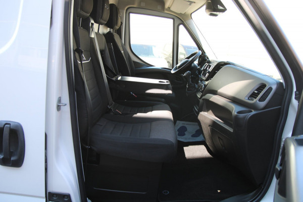 Iveco Daily 35S14V 2.3 410L L5H2 / Automaat / 3,5 ton trek / Trekhaak
