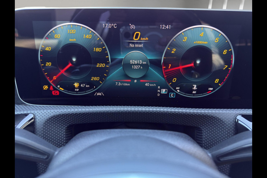Mercedes-Benz A-Klasse 180 Business Solution AMG Pano | Stoelverwarming | 19 "| Parksensors V+A | Widescreen | Led | Camera |