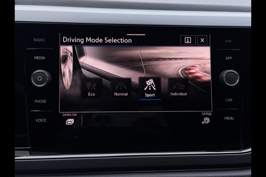 Volkswagen Taigo 1.0 TSI R-Line | Camera | Adaptive Cruise | Automaat | Climate Control | Navigatie