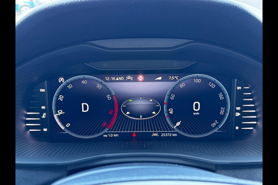 Škoda Kamiq 1.5 TSI 150 PK ACT Sport Business | Trekhaak | Camera | Carplay | Stoelverwarming | Climate Control | Automaat