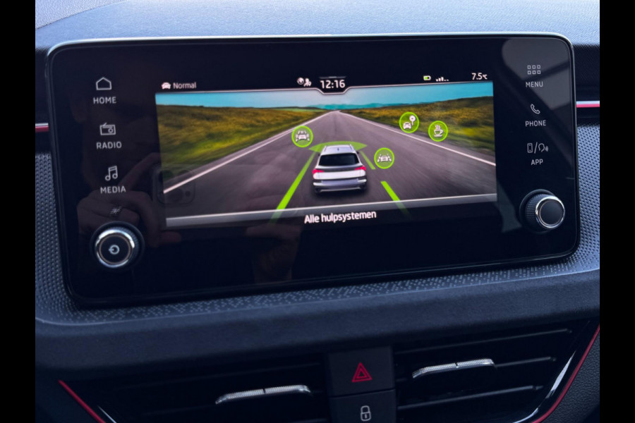 Škoda Kamiq 1.5 TSI 150 PK ACT Sport Business | Trekhaak | Camera | Carplay | Stoelverwarming | Climate Control | Automaat