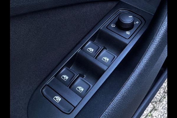 Škoda Kamiq 1.5 TSI 150 PK ACT Sport Business | Trekhaak | Camera | Carplay | Stoelverwarming | Climate Control | Automaat