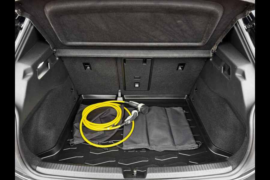 Volkswagen ID.3 Pro S 77 kWh | 92% SOH | Camera | NL-Auto | Stoelverwarming | Navigatie | Parkeersensoren