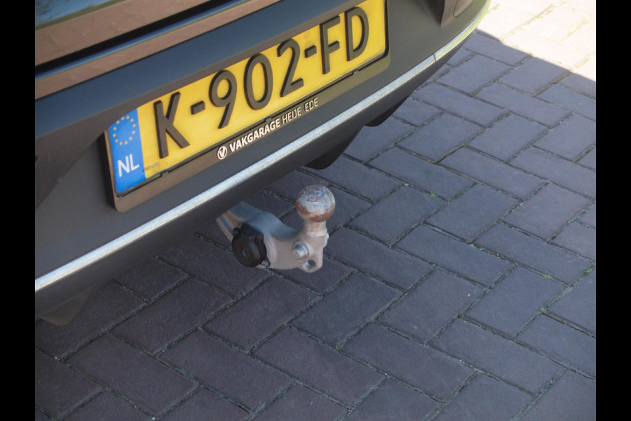 Mercedes-Benz EQC 400 4MATIC Business Solution AMG 80 kWh | Schuifdak | Trekhaak | Head-Up Display | Burmester | 360 Camera | NL-Auto |