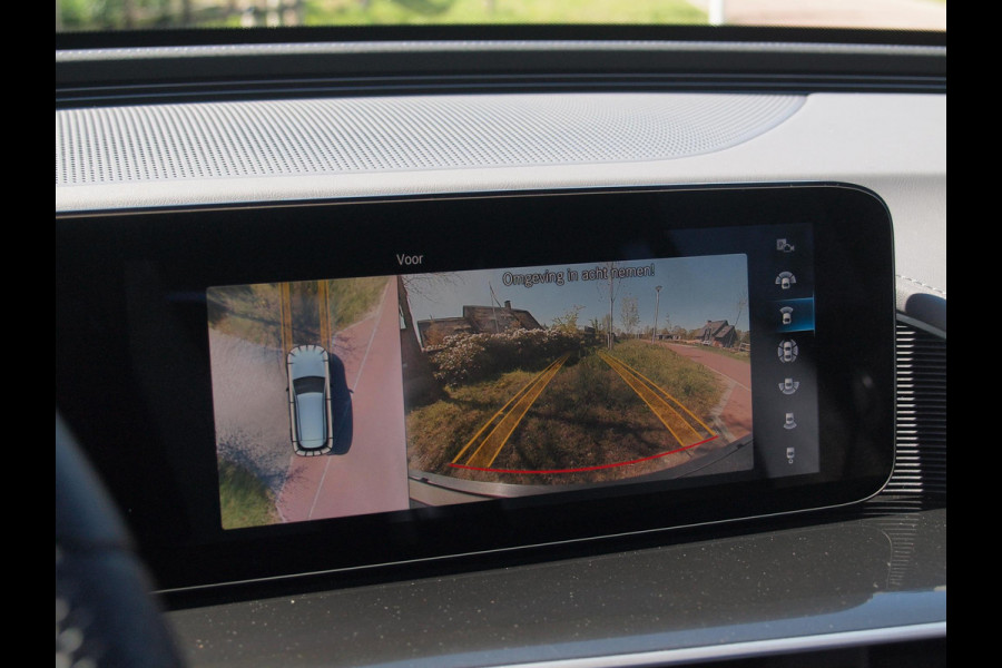 Mercedes-Benz EQC 400 4MATIC Business Solution AMG 80 kWh | Schuifdak | Trekhaak | Head-Up Display | Burmester | 360 Camera | NL-Auto |
