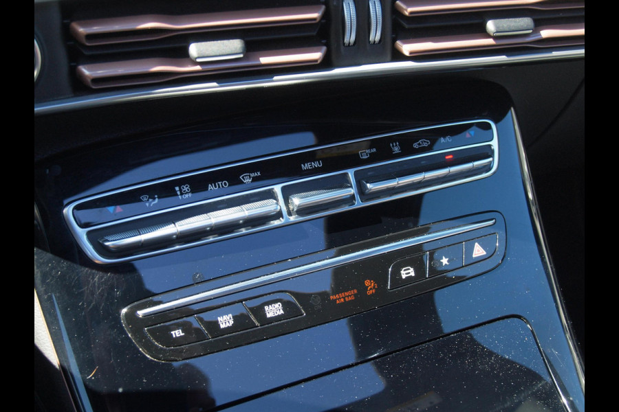 Mercedes-Benz EQC 400 4MATIC Business Solution AMG 80 kWh | Schuifdak | Trekhaak | Head-Up Display | Burmester | 360 Camera | NL-Auto |