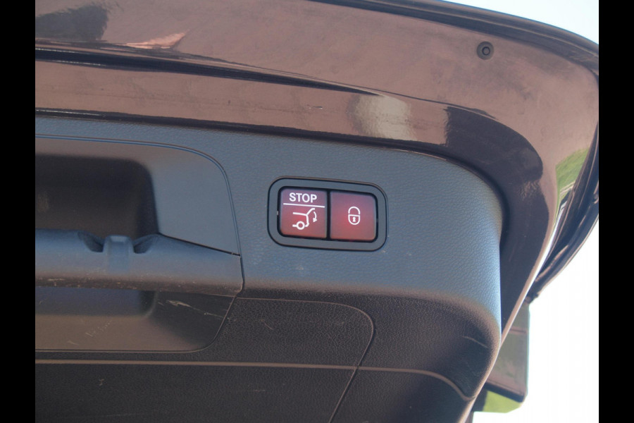 Mercedes-Benz EQC 400 4MATIC Business Solution AMG 80 kWh | Schuifdak | Trekhaak | Head-Up Display | Burmester | 360 Camera | NL-Auto |