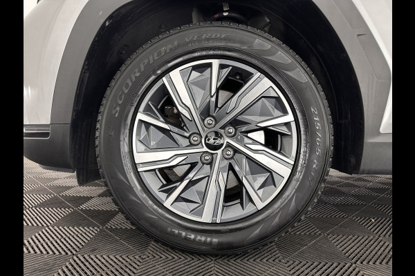 Hyundai Tucson 1.6 T-GDI HEV Comfort Smart (INCL-BTW) *FULL-LED | ADAPTIVE-CRUISE | HEATED-COMFORTSEATS | KEYLESS | CAMERA | DIGI-COCKPIT | PRIVACY-GLASS | SHIFTPADDLES | ECC | PDC | 17''ALU*