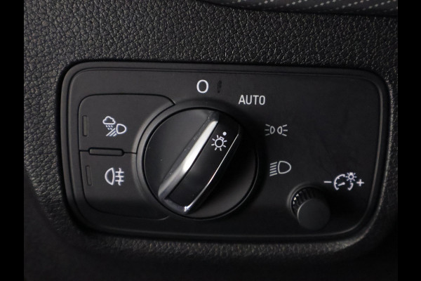 Audi Q2 30 TFSI S Edition | Digitale Cockpit | Stoel Verwarming | Achteruitrij Camera |