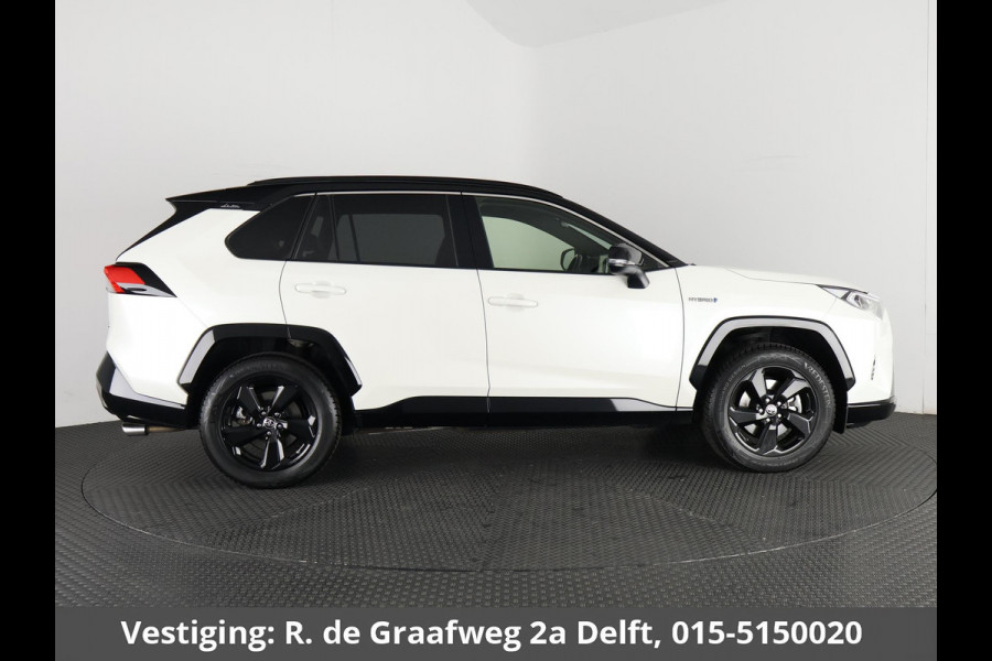 Toyota RAV4 2.5 Hybrid AWD Bi-Tone | 1650 KG trekgewicht | Trekhaak | Parkeersensoren | Apple Carplay & AndroidAUTO | Adapt.Cruise Control |