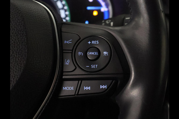Toyota RAV4 2.5 Hybrid AWD Bi-Tone | 1650 KG trekgewicht | Trekhaak | Parkeersensoren | Apple Carplay & AndroidAUTO | Adapt.Cruise Control |