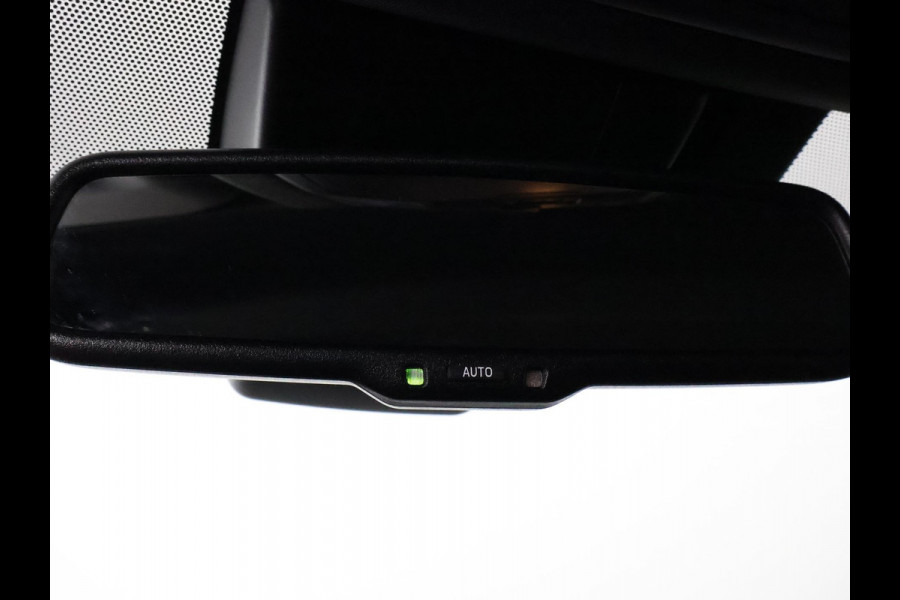 Toyota RAV4 2.5 Hybrid AWD Bi-Tone | 1650 KG trekgewicht | Trekhaak | Parkeersensoren | Apple Carplay & AndroidAUTO | Adapt.Cruise Control |