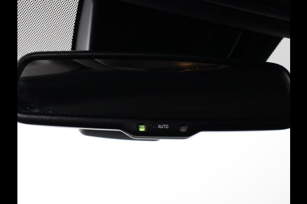 Toyota RAV4 2.5 Hybrid AWD Bi-Tone | 1650 KG trekgewicht | Trekhaak | Parkeersensoren | Apple Carplay & AndroidAUTO | Adapt.Cruise Control |